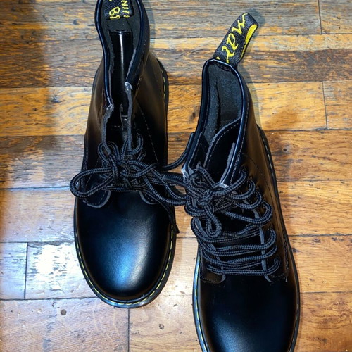 Women's boots new, black with yellow, size 36-37