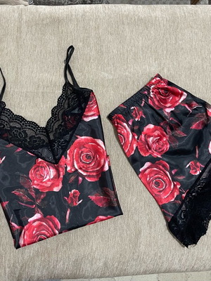 Women’s Pajama Set New With Floral Roses Print