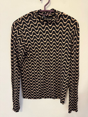 Stradivarius elastic t-shirt new with colorful pattern XL