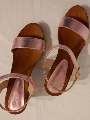 Luigi sandals new with wooden heel and pink satin straps