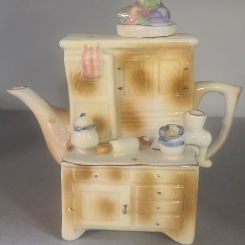 Porcelain vintage teapot used, height 15cm