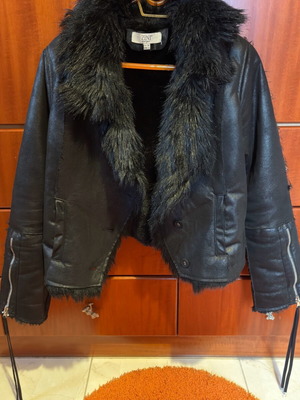 ZINI short black jacket like new with synthetic fur size 38