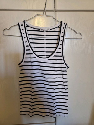 Zara striped sleeveless top medium like new, black and white