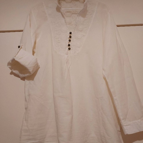 Women's shirt like new, white, size large, cotton blend