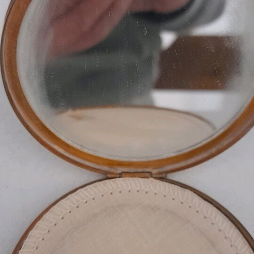 Vintage powder box used with mirror, origin England