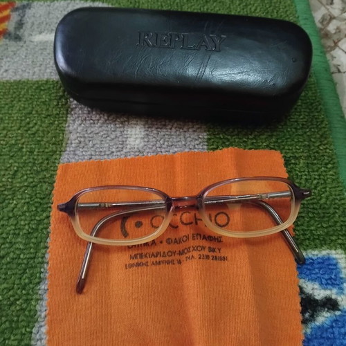 Replay eyeglasses frame used with case and cleaning cloth