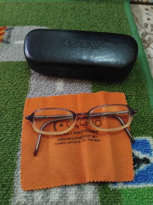 Replay eyeglasses frame used with case and cleaning cloth