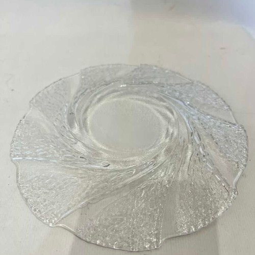 Vintage glass plate set used, 6 pieces with embossed Indonesia design 17.5 cm