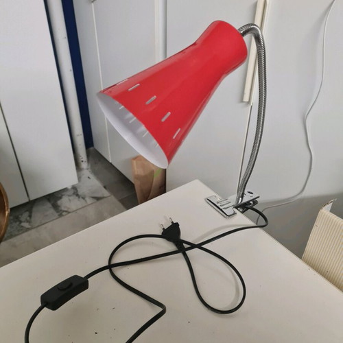 Desk lamp HD 712 like new, red with clip