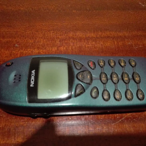Nokia 6110 vintage mobile phone used with charger