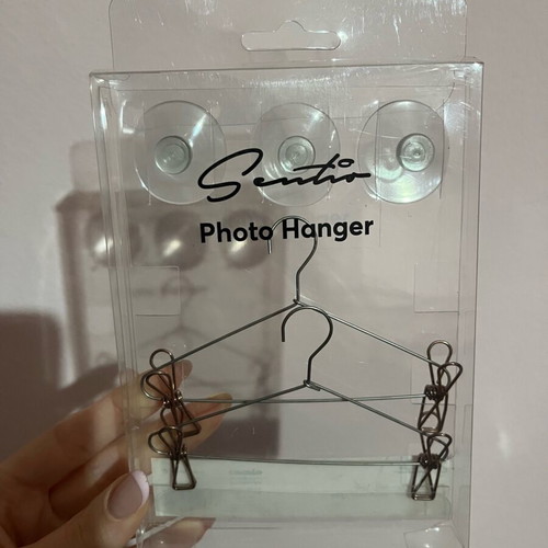 Sentio photo hangers with suction cups like new, one missing