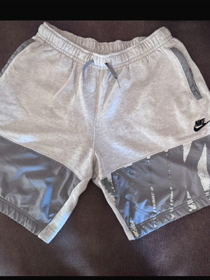Nike Ανδρικό Σορτς Γκρι με γυαλιστερές λεπτομέρειες, άριστη κατάσταση, μέγεθος M