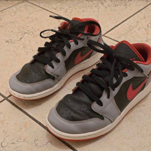 Nike Air Jordan kids athletic shoes used, size 38, black and gray