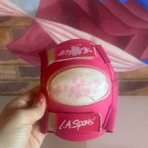LA Sports kids' knee pads, fuchsia pink, adjustable straps