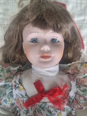 Porcelain doll used, 40 centimeters