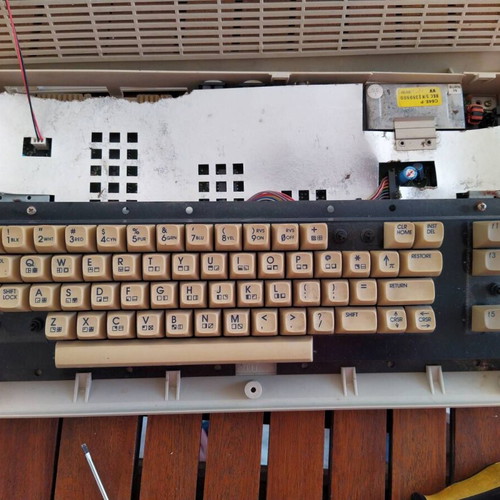 Commodore C64C used, with some missing keys and functional issues