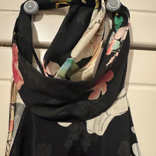 Zara top with floral design, size M, like new