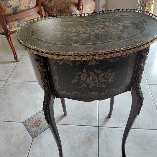 Vintage Louis XV kidney side table like new