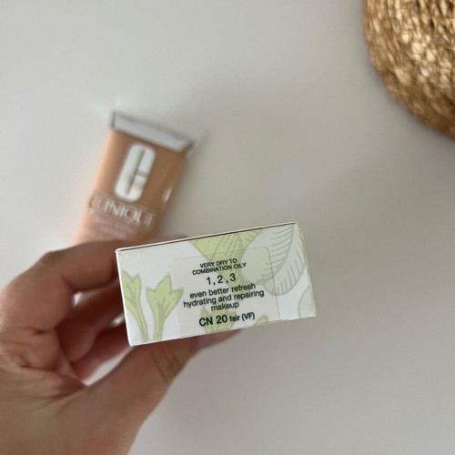 Clinique Even Better Refresh makeup new, shade CN 20 fair
