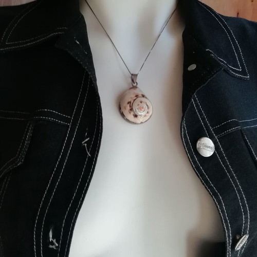 Silver 925 shell pendant necklace silver color like new
