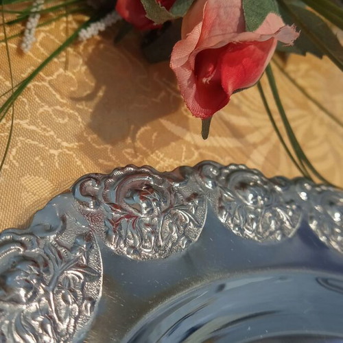 Silver-plated tray with flowers like new