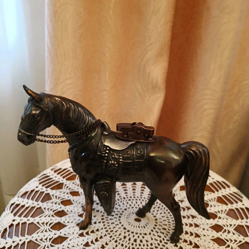 Vintage horse figurine with functional lighter, like new
