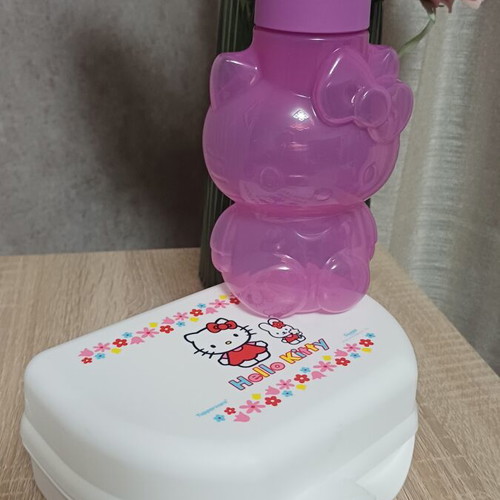 Tupperware Hello Kitty bottle and food container set