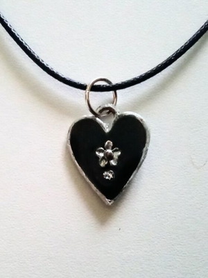 Handmade heart-shaped necklace like new, black and silver