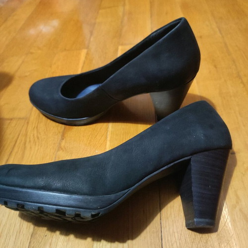 Marco Tozzi leather pumps size 38 like new black