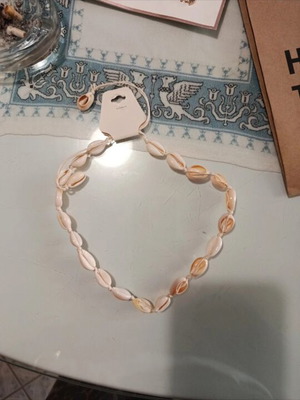 Summer necklace with shells new, beige