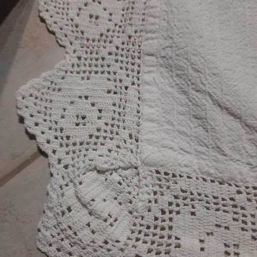 Handmade woven tablecloth with lace, like new, white 133x160 cm