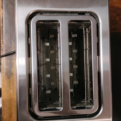 Mics toaster used with 850W power and defrost functions
