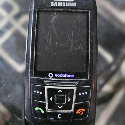 Samsung SGH-E250 cell phone like new, black