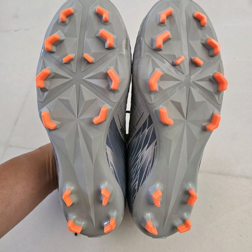 Nike Phantom kids football shoes size 31 like new, grey
