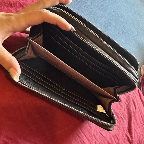 Doca women's wallet like new, black croco texture synthetic leather