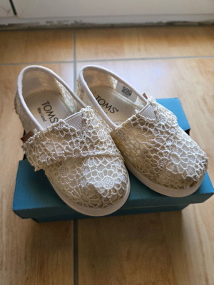 Toms baby espadrilles No22 beige like new