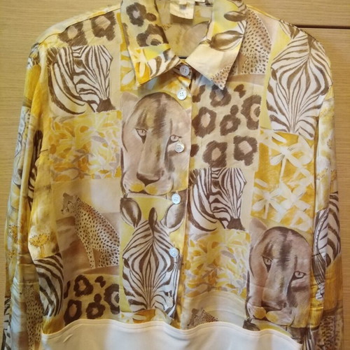 Escada vintage silk shirt like new, unique design