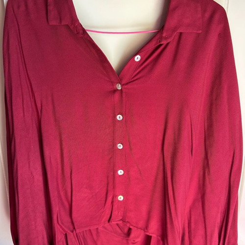 Women's burgundy Moutaki blouse like new with back opening size L