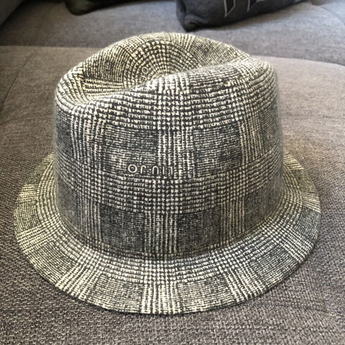 Liu Jo wool hat like new, size M, white and gray