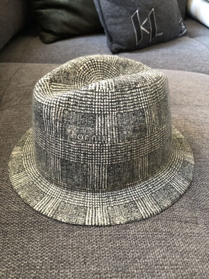 Liu Jo wool hat like new, size M, white and gray
