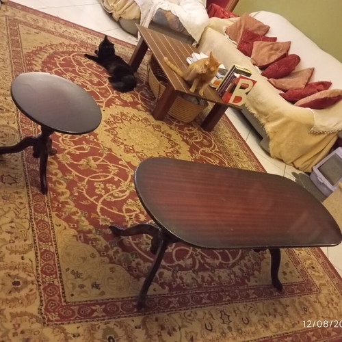 Classic solid wood coffee table set (1 oval & 3 round side tables)