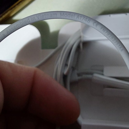 Apple headphones with lightning connector new