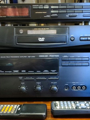 Στερεοφωνικό Yamaha μεταχειρισμένο με ενισχυτή Dolby Surround και ηχεία Sherton