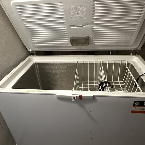 Whirlpool chest freezer used, dimensions 1.19 x 0.93 x 0.70 m