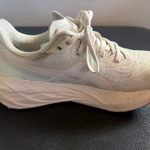 Asics Novablast F 131023 sport shoes like new size 39