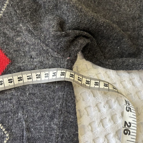 Men's sweater with argyle pattern, gray and red