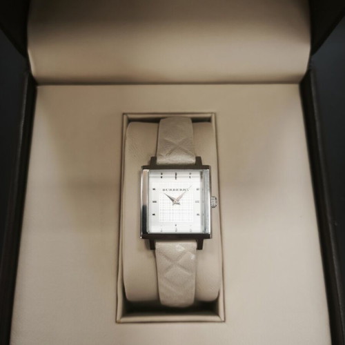 Burberry Classic Watch women’s BUR395929 new, white leather strap