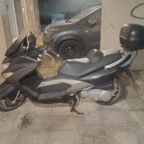 Kymco Xciting 250 scooter like new, petrol, manual transmission