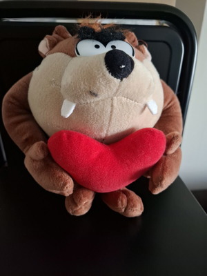 Taz plush toy like new holding heart 25cm Looney Tunes