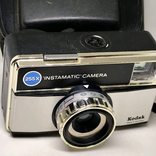 Kodak Instamatic 255X vintage camera like new with original case